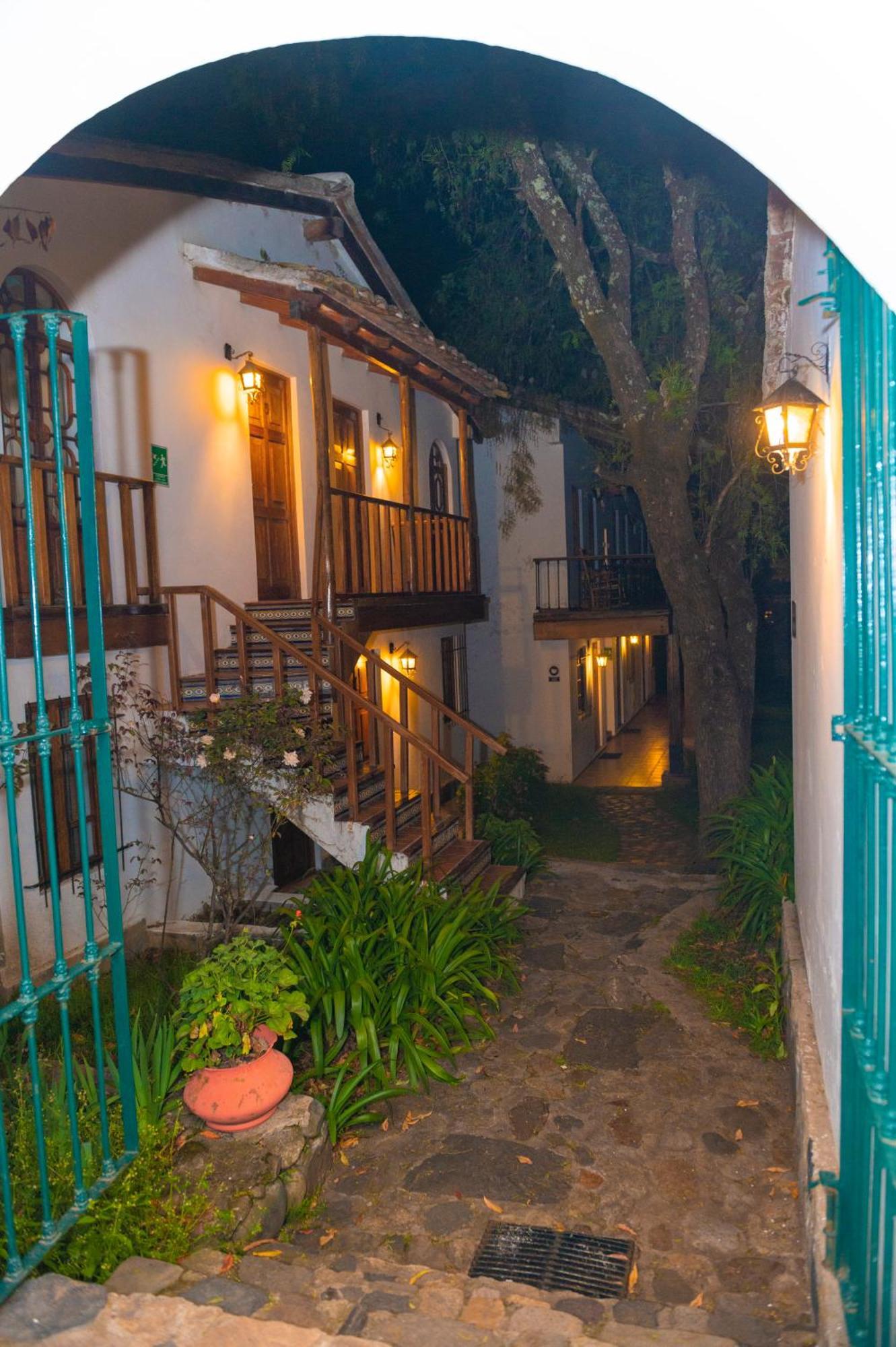 Hotel El Patio De Monterrey Уарас Экстерьер фото